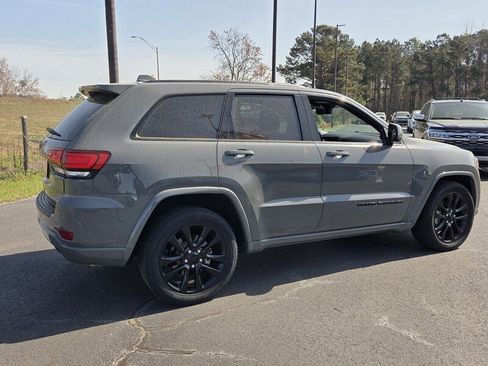 Used 2019 Jeep Grand Cherokee Altitude image 12