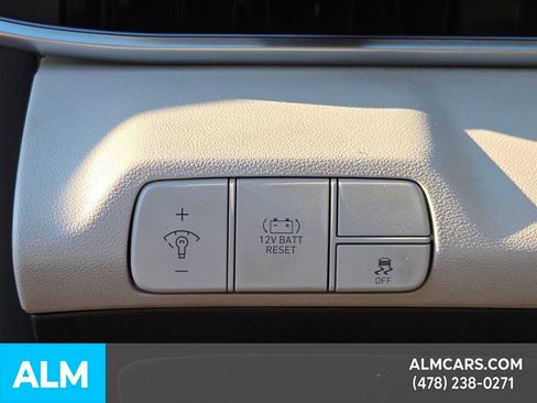 Used 2024 Hyundai Elantra Limited image 28