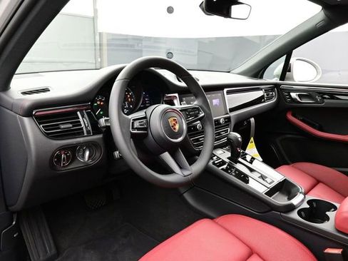 New 2026 Porsche Macan AWD/4WD image 4