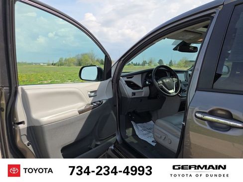 Used 2020 Toyota Sienna XLE FWD image 13