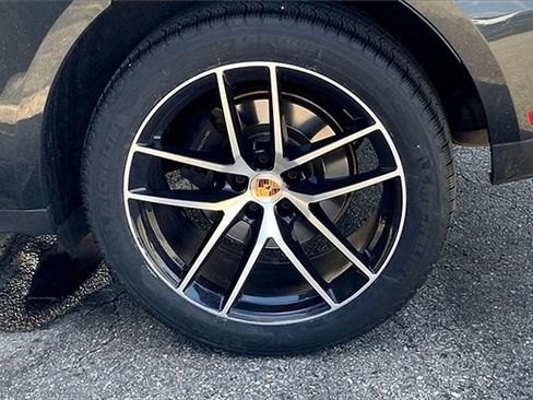 Used 2023 Porsche Macan image 17