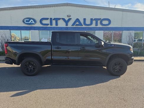 Used 2022 Chevrolet Silverado 1500 ZR2 w/ Technology Package image 2