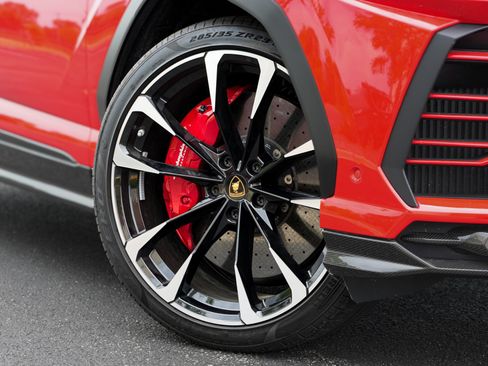 Used 2019 Lamborghini Urus AWD/4WD image 10
