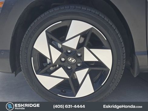 Used 2025 Hyundai Kona Limited FWD image 13