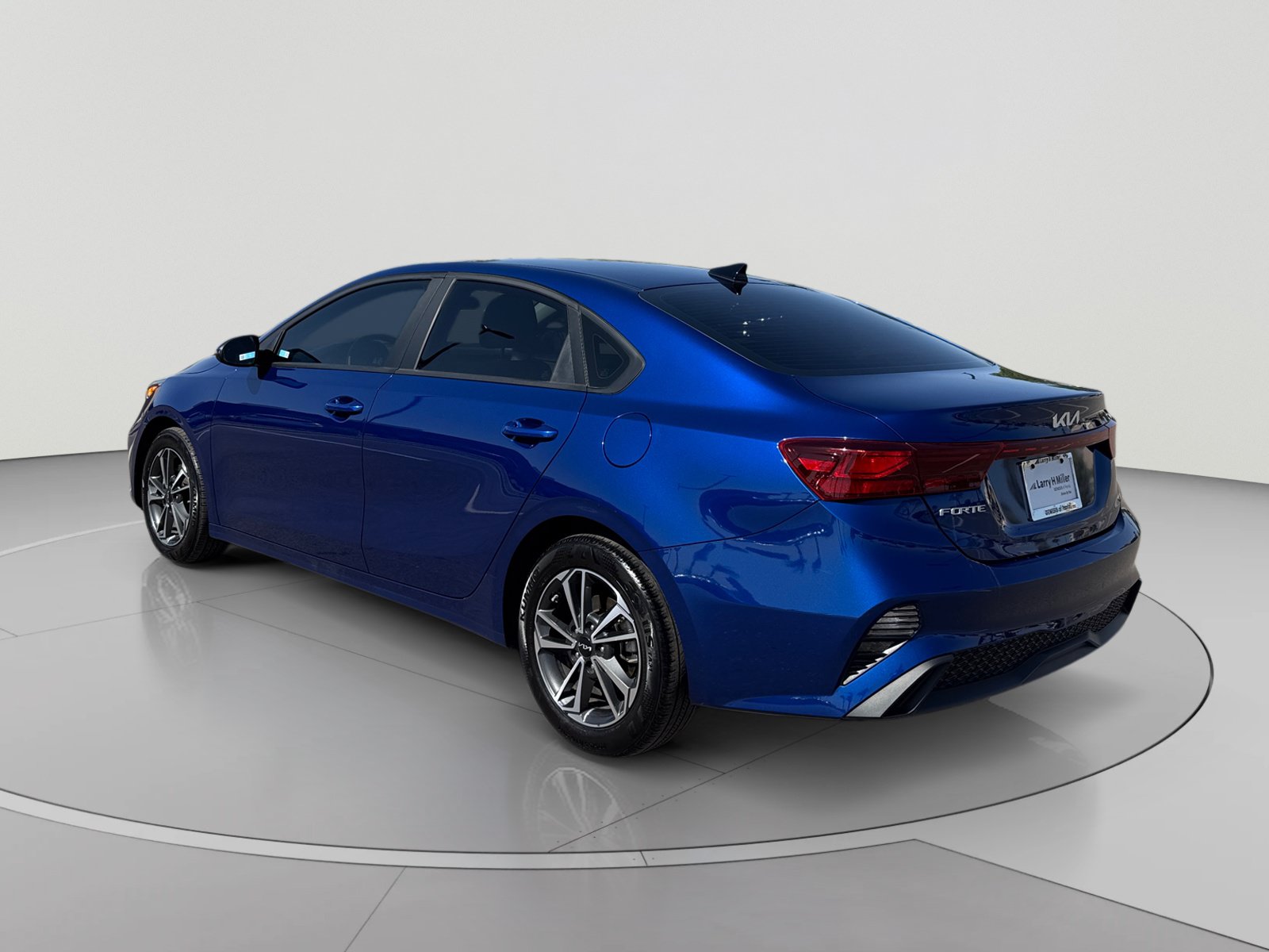 Used 2024 Kia Forte LXS w/ LXS Technology Package FWD image 3