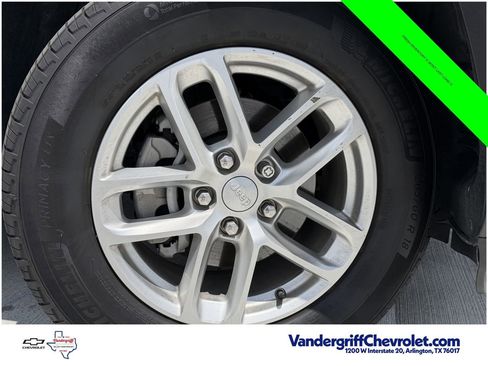 Used 2025 Jeep Grand Cherokee Laredo X RWD image 9