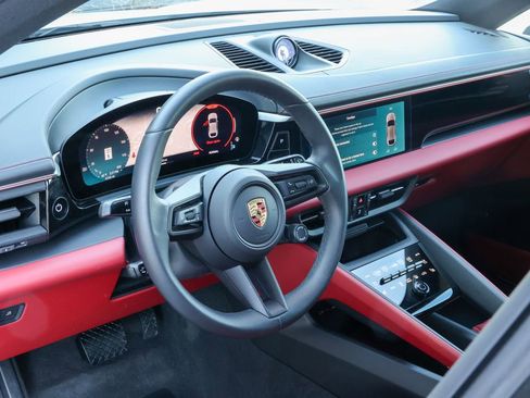 Certified 2025 Porsche Macan 4 Electric image 46