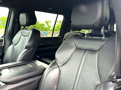 Used 2024 Jeep Wagoneer L Series II w/ Flexible Seating Group RWD image 14