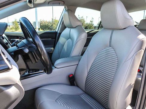 Used 2019 Toyota Camry SE image 17