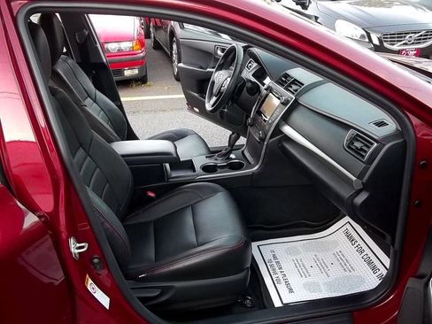 Used 2017 Toyota Camry SE w/ Moonroof Package FWD image 11
