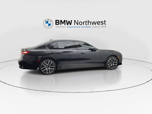 Used 2026 BMW 760i xDrive w/ Executive Package AWD/4WD image 4