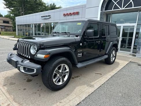 Used 2019 Jeep Wrangler Unlimited Sahara w/ Cold Weather Group AWD/4WD image 3