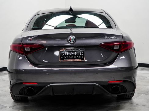 Used 2023 Alfa Romeo Giulia Veloce image 9