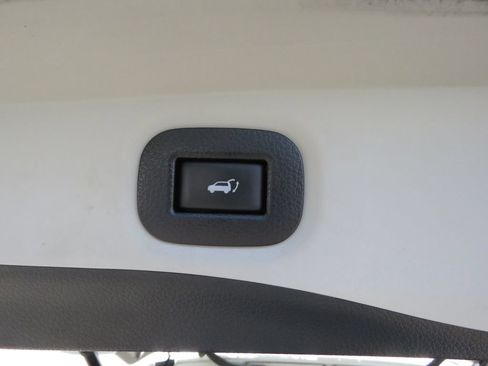 Used 2018 Nissan Rogue SL w/ Premium Package AWD/4WD image 18