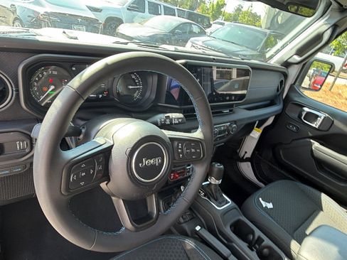 Used 2025 Jeep Wrangler Unlimited Rubicon 4xe AWD/4WD image 24