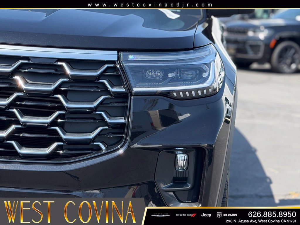 Used 2025 Ford Explorer Platinum w/ LUX Leather Package AWD/4WD image 13