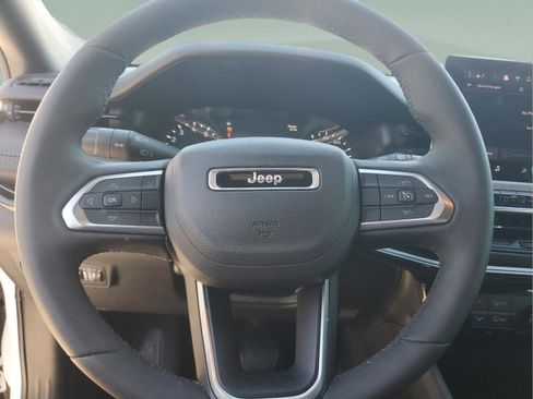 Certified 2025 Jeep Compass Latitude w/ Altitude Special Edition AWD/4WD image 17