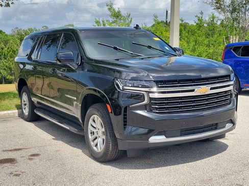 Used 2022 Chevrolet Suburban LT image 2