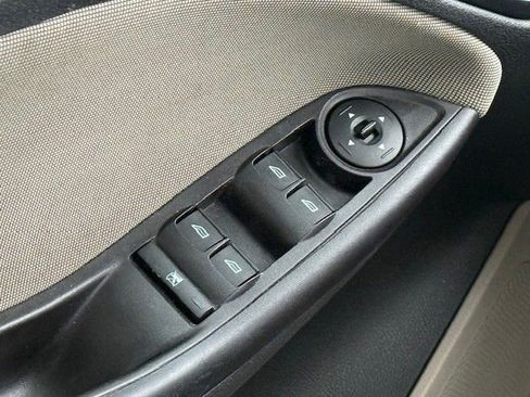 Used 2014 Ford Focus SE FWD image 29