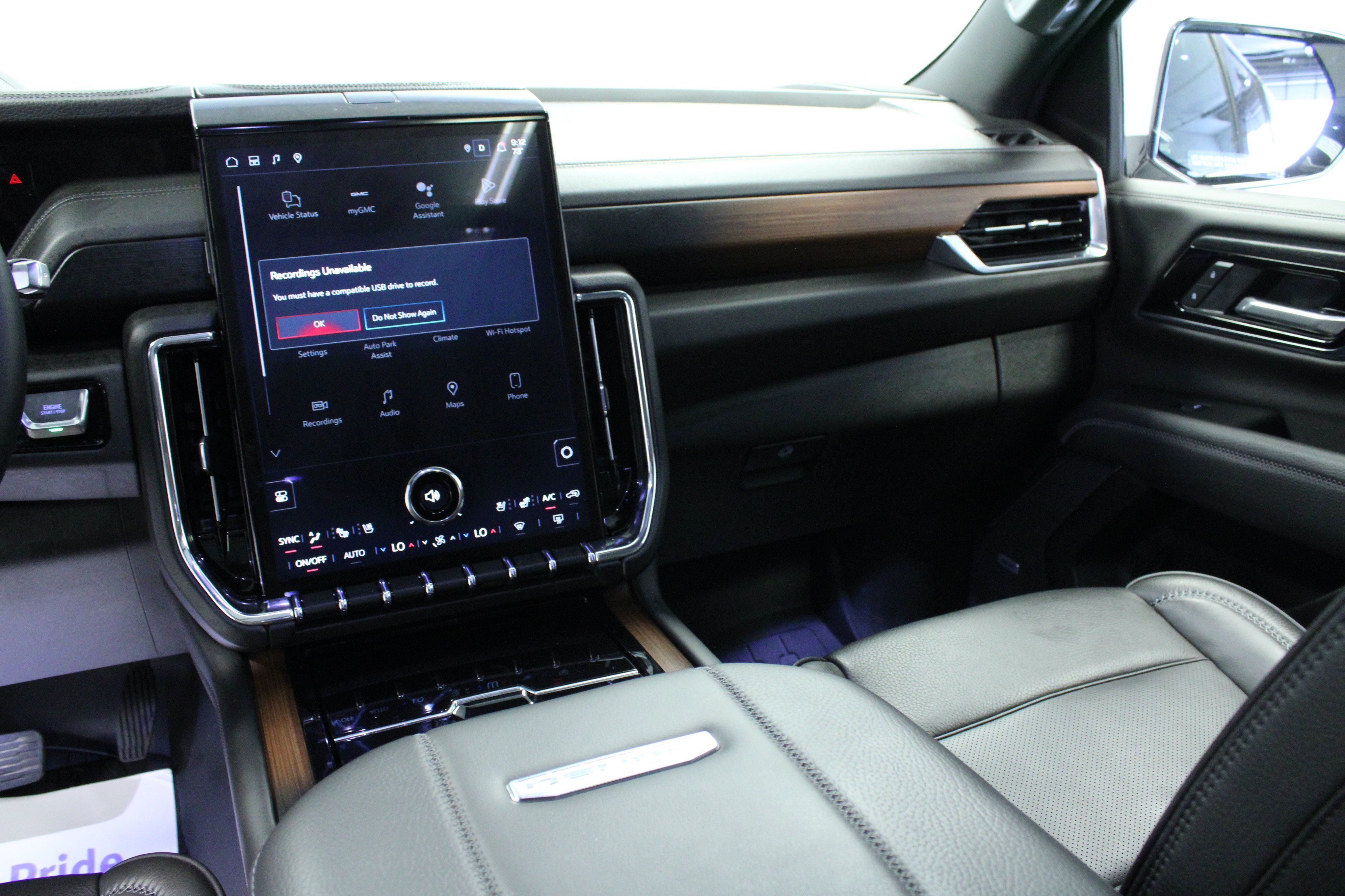 Used 2026 GMC Yukon XL Denali w/ Advanced Technology Package AWD/4WD image 21
