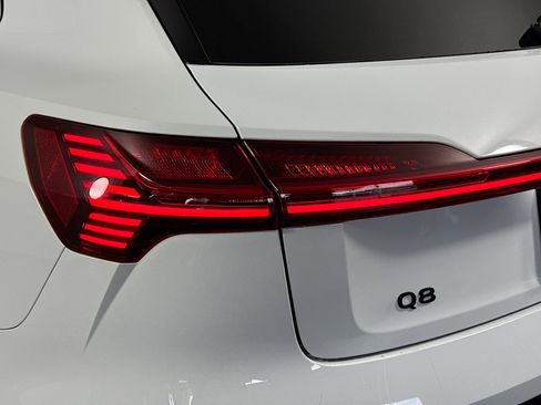 Used 2024 Audi Q8 e-tron Premium Plus w/ Premium Plus Package image 36