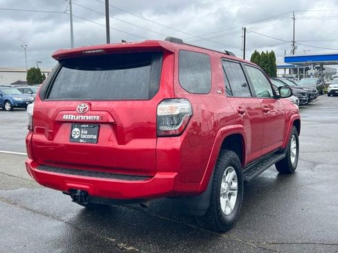 Used 2022 Toyota 4Runner SR5 AWD/4WD image 9