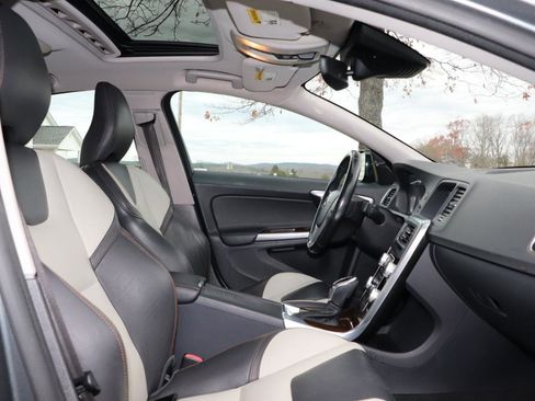 Used 2016 Volvo S60 T5 Cross Country Platinum AWD/4WD image 35