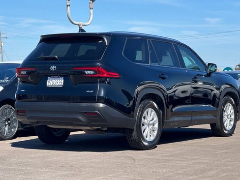 Used 2025 Toyota Grand Highlander AWD image 4