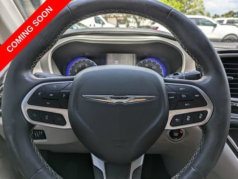 Certified 2022 Chrysler Pacifica Touring-L FWD image 22