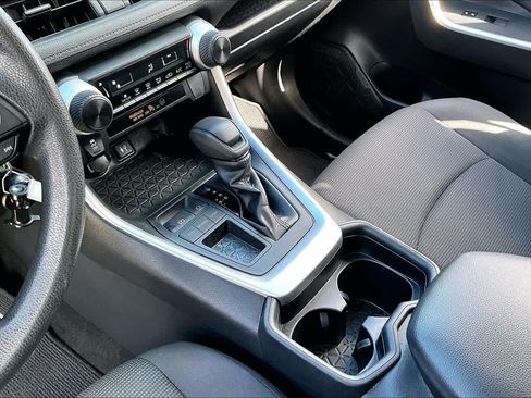 Used 2019 Toyota RAV4 LE w/ Carpet Mat Package FWD image 17