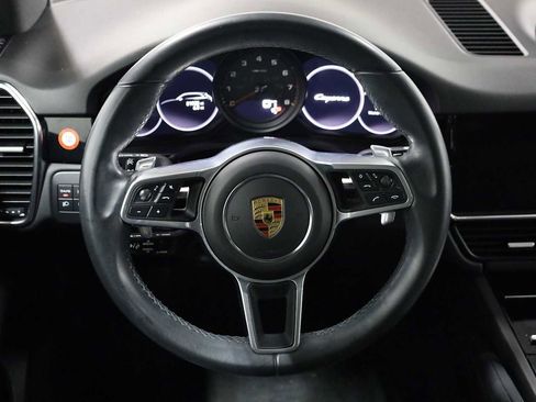 Used 2022 Porsche Cayenne image 25