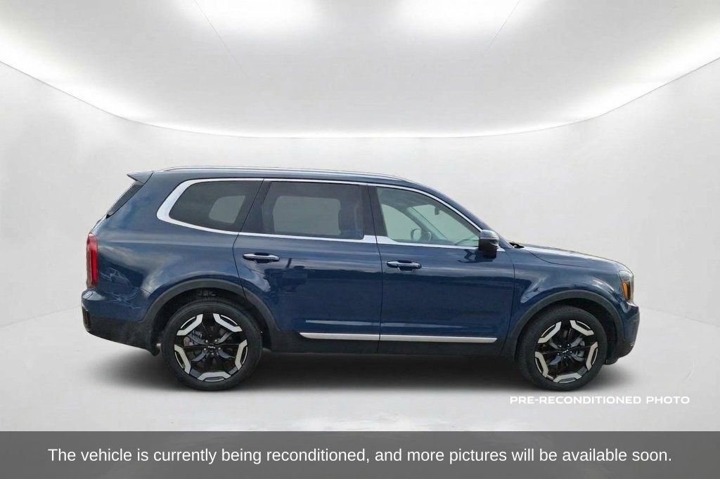 Used 2024 Kia Telluride S w/ S Sunroof Package FWD image 4