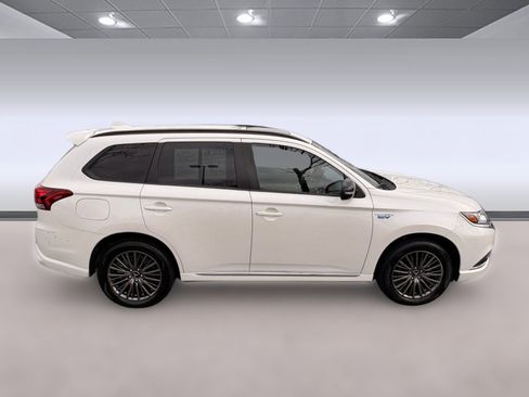 Used 2022 Mitsubishi Outlander LE image 8