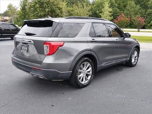 Certified 2021 Ford Explorer XLT w/ Equipment Group 202A RWD image 4