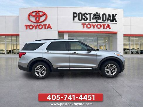 Used 2022 Ford Explorer XLT AWD/4WD image 5