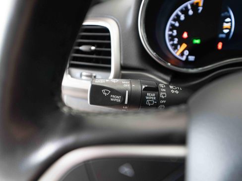 Used 2021 Jeep Grand Cherokee Laredo X AWD/4WD image 13