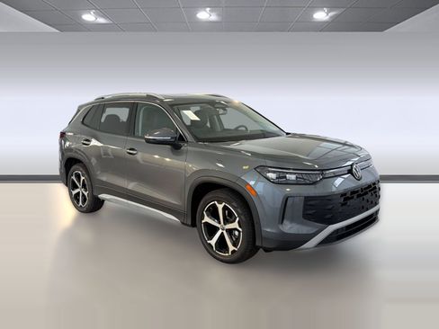 New 2026 Volkswagen Tiguan SE FWD image 7