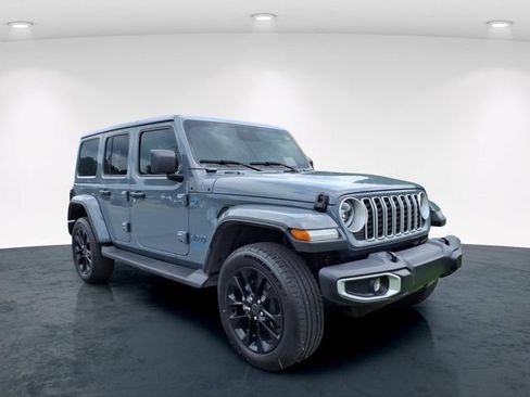 Used 2025 Jeep Wrangler Unlimited Sahara AWD/4WD image 20