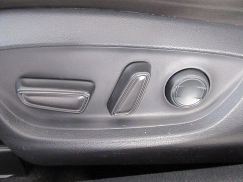 Used 2019 Toyota Camry LE image 10