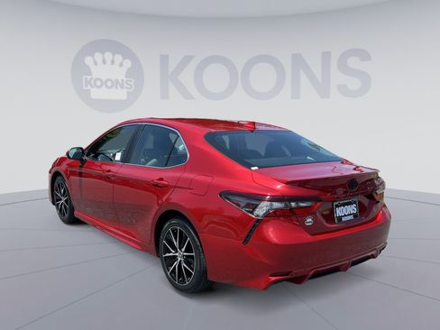 Used 2021 Toyota Camry SE FWD image 4