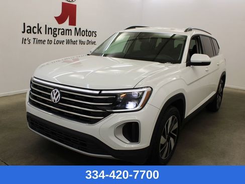 Used 2025 Volkswagen Atlas SE AWD/4WD image 1