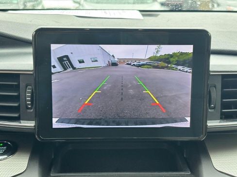 Used 2020 Ford Explorer XLT w/ Equipment Group 202A AWD/4WD image 21