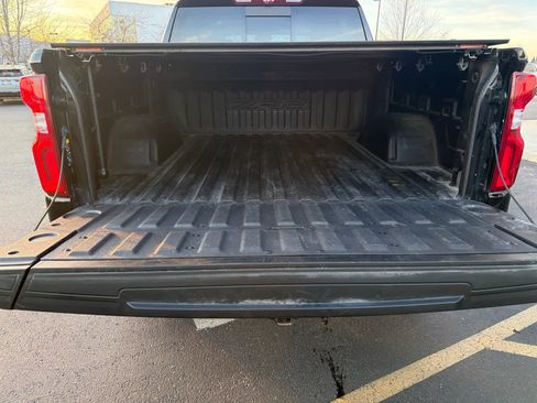 Used 2022 Chevrolet Silverado 1500 ZR2 w/ Technology Package image 12