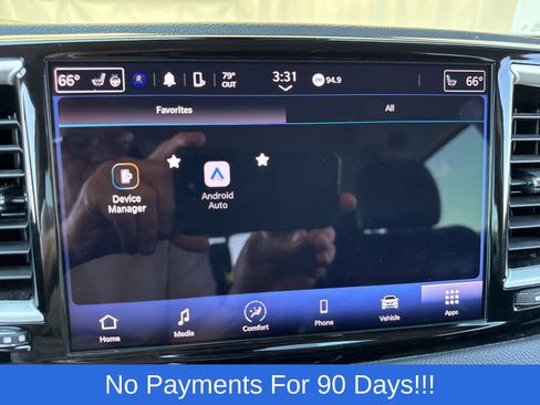 Used 2023 Chrysler Pacifica Touring-L FWD image 17