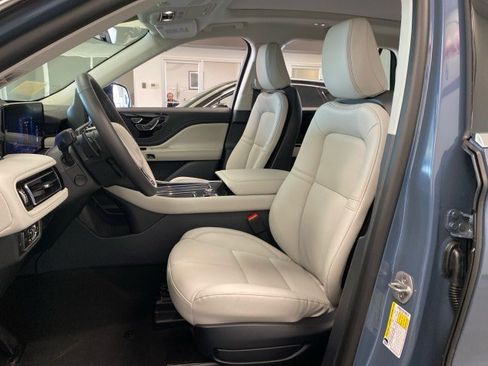 New 2026 Lincoln Aviator AWD image 16
