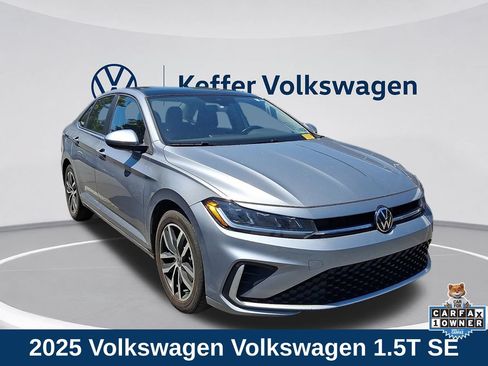 Used 2025 Volkswagen Jetta SE FWD image 1