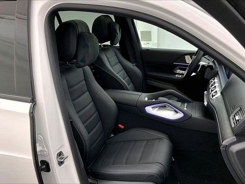 New 2026 Mercedes-Benz GLS 580 4MATIC image 5