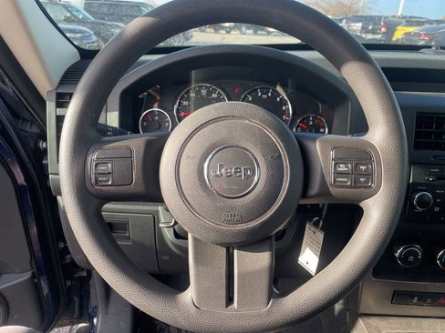 Used 2012 Jeep Liberty Sport image 16