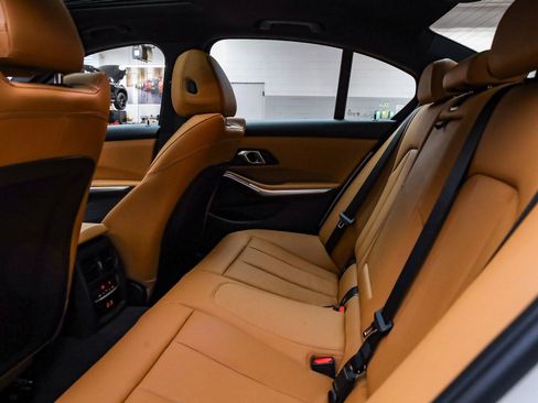 Used 2025 BMW 330i Sedan w/ Convenience Package image 21