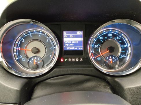 Used 2015 Chrysler Town & Country Touring-L w/ Driver Convenience Group FWD image 23